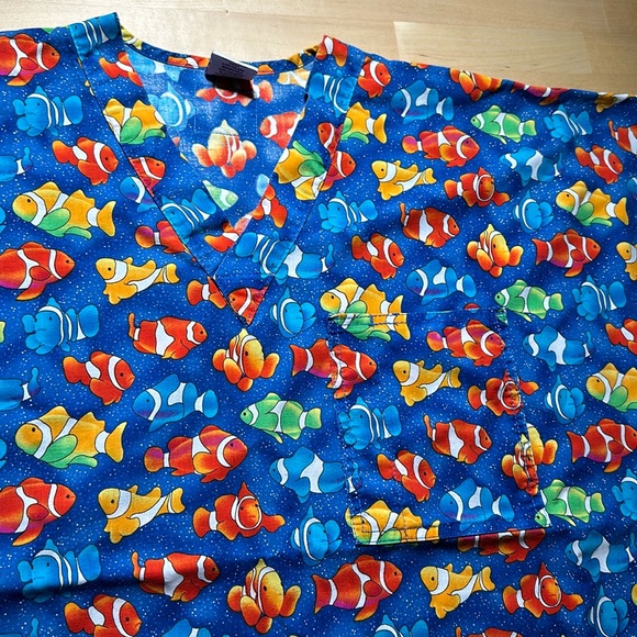 S.C.R.U.B.S. Clown Fish Patterned Scrub Top - Picture 2 of 6